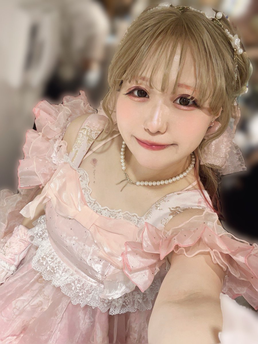 pippi_eribon's tweet photo. Hellzapoppin’ さん主催ライブ㊗️ありがとう🤩朝イチみんな元気いっぱいでサイコー👍⭐️いい連休にしてね🩷
次回7/24(金)はいよいよSAMURAIさんとエリボンの共同主催🎀🎀🌈🌙✨✨
夏祭りやるよぉ‼️OPENからきてね💓そろそろメニュー表だそうかな😙 https://t.co/QJpl02EEQW