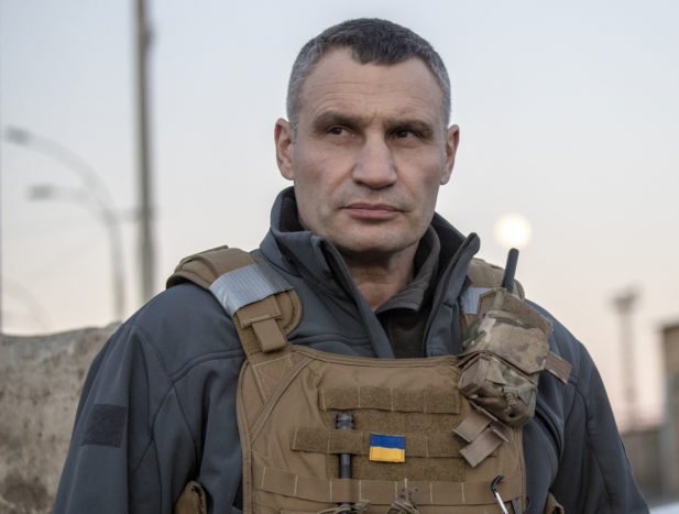 KorhevKorhev1's tweet photo. Віталій Володимирович Кличко; нар. 19 липня 1971,Біловодська, Киргизька РСР, СРСР— український державний діяч, політик. Київський міський голова з 5 червня 2014. Голова Київської міської державної адміністрації з 25 червня 2014. Боксер-професіонал, Герой України (2004). 🇺🇦 https://t.co/rrCaXlHfNw