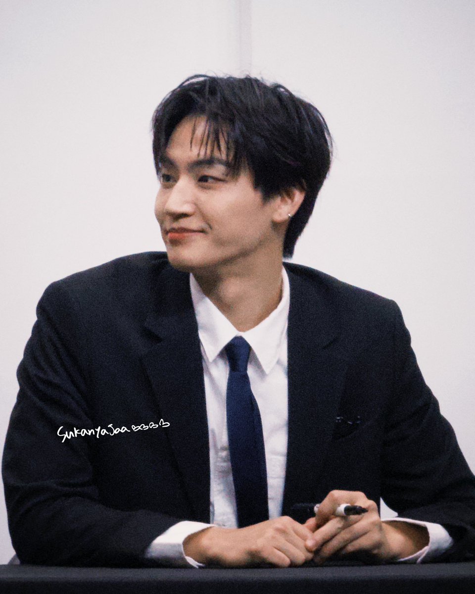 poonniez's tweet photo. ใส่สูท แต่งเต็มม สมมงคอนเซป Prince มากกกก 

#JAYB #제이비 https://t.co/Oa1wrA7EU7