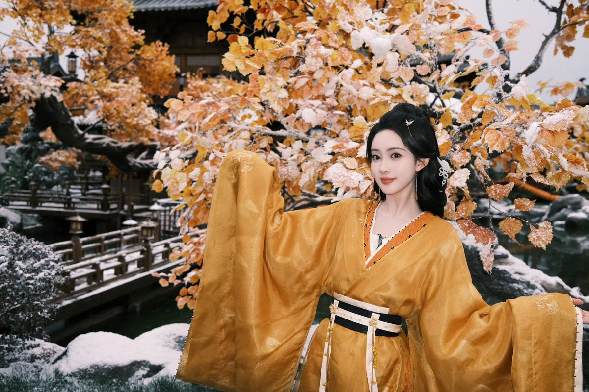 gremlinyibito's tweet photo. the styling for shen xihe is a 1000/10 https://t.co/Seixnv7J59