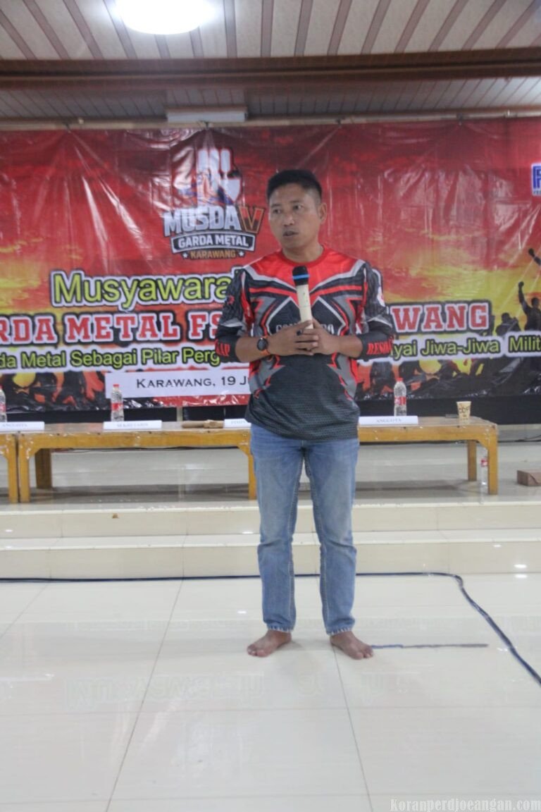 FSPMI_KSPI's tweet photo. Presiden Federasi Serikat Pekerja Metal Indonesia (FSPMI), Suparno, S.H., menegaskan bahwa komunikasi yang baik dan rasa tanggung jawab merupakan kunci utama dalam menggerakkan organisasi. Hal tersebut disampaikannya saat memberikan sambutan pada Musyawarah Daerah (Musda) V Garda Metal FSPMI Kabupaten Karawang yang berlangsung di Aula Serba Guna Rest Area Masjid Al Ghammar Karawang, Jalan Interchange Karawang Barat, Minggu (19/7/2026).

Dalam arahannya, Suparno mengatakan bahwa FSPMI telah memiliki platform dan arah perjuangan yang jelas. Oleh karena itu, seluruh jajaran organisasi harus fokus menjalankan program yang telah disepakati, bukan sekadar menyusun konsep.

"Yang paling penting adalah komunikasi. Organisasi tidak akan berjalan tanpa komunikasi yang baik. Semua tingkatan harus saling berkoordinasi agar tidak terjadi miskomunikasi dan setiap program dapat terlaksana dengan maksimal,” ujar Suparno.