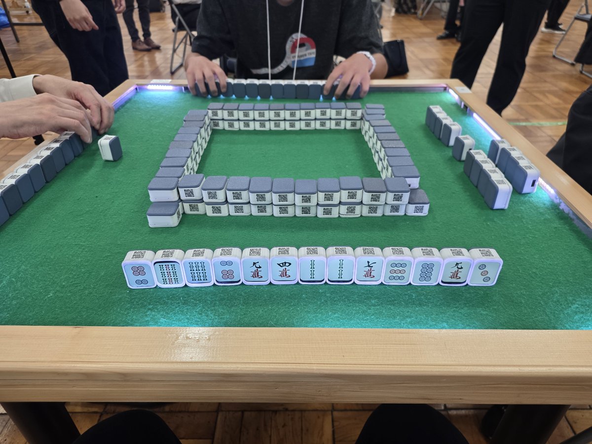KrMahjongLeague's tweet photo. 듀플리케이트 마작을 위한 전자마작패 시험해봤습니다. 아시안게임을 위한 1보 전진이라는 생각이 듭니다. 자세한 내용은 돌아간후 유튜브 등으로 전달 드리겠습니다 https://t.co/jz5JRbk0DD