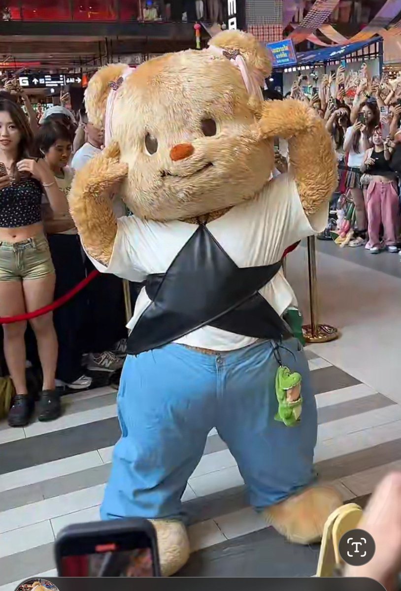 pimphrapine's tweet photo. #Butterbear น้องเนยผอมลงของจริงไม่จกตา เสื้อตัวเดียวกันเห็นความแตกต่างชัดเจน ปักปากกาไปเท่าไหร่เนี่ยลู๊กกก 

         2024                           2026 https://t.co/UtOFQyN9vn