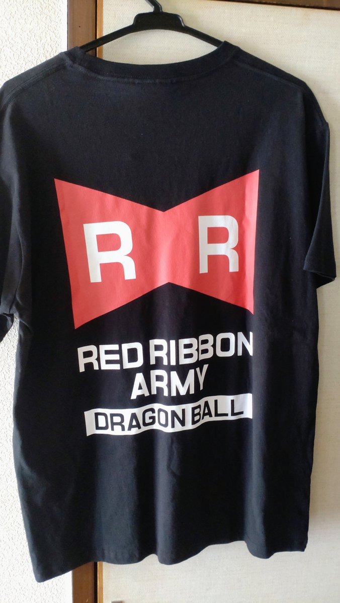 jumped_i's tweet photo. 初しまむらでレッドリボン軍Tシャツをゲット👕

昨日からオンラインストアで予約やったけどすぐに「在庫なし 」の表示が🥹

とりあえずお店をのぞいてみようと思って行ったら1枚だけあったから即ゲットしてしまった😆

さすがに外では着れんから部屋着として活躍してもらいます😁 https://t.co/YIXmnGywYB