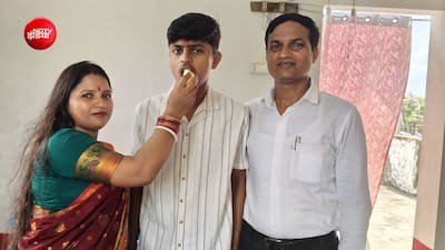 AKPAW99's tweet photo. रिक्शा चालक के पोते आदित्य राज ने NEET पास कर बदल दी परिवार की किस्मत, अब बनेगा गांव का पहला डॉक्टर;

यही अंतर है एक आंदोलन जीवी और पढ़ने लिखेने वालो लड़कों में...

और एक है अभिजीत देश विरोधी देश के विकास में रोड़ा अड़ाने अमेरिका से आकर बच्चों का भविष्य खराब कर रहा है.!! https://t.co/ht8GmYxZz3