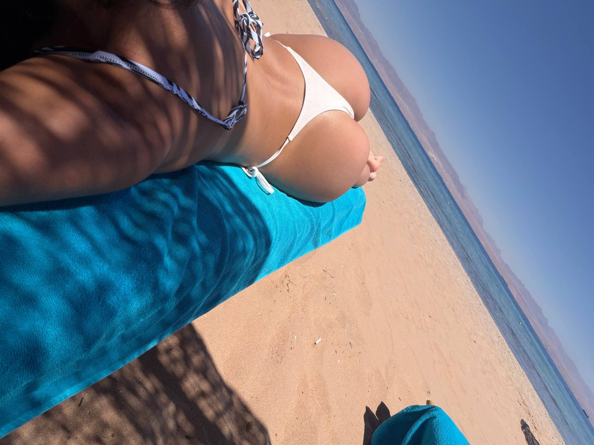WhoYouBelongTo's tweet photo. Safe to say, relationships have been tested (and ruined) on this fine beach day🤭🤭😈 https://t.co/VLScjeqDKR
