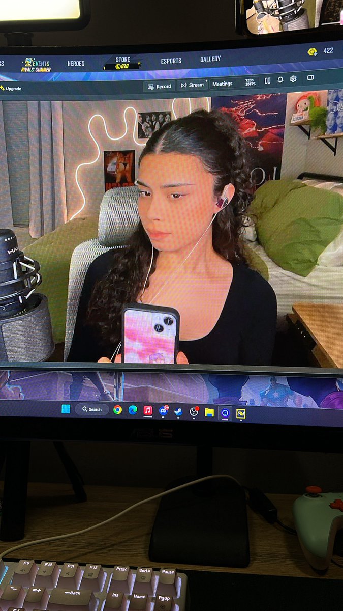 JadedBella_'s tweet photo. This is what I look like when I stream marvel rivals btw https://t.co/WM02aw1KCx