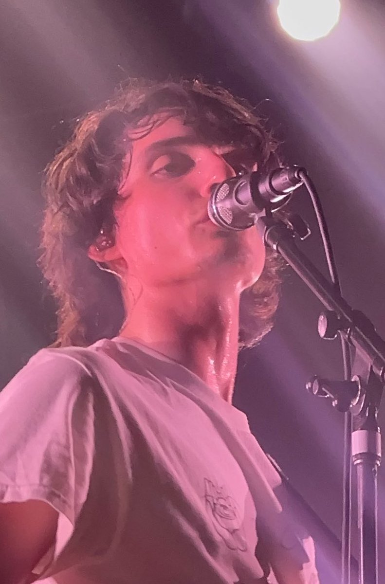urfanfave's tweet photo. he’s got that SSRI sweat glow https://t.co/LaH9sXq151