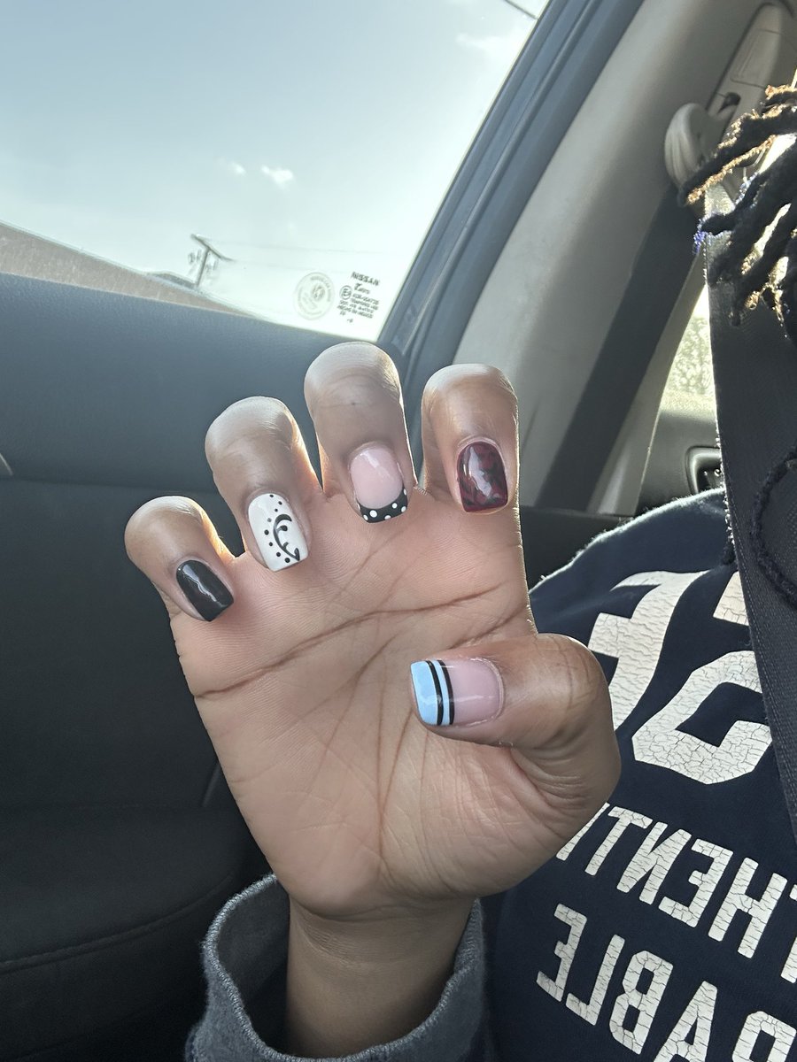 iluvoracle's tweet photo. got my nails done 😸😸 https://t.co/Z8wK6bWKNr