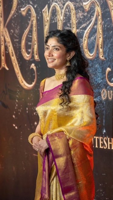 StarSightMediaa's tweet photo. Sai Pallavi stole the show in this breathtaking traditional saree at the grand #Ramayana trailer launch! 🔥
 
Grace, glow, and pure magic. Delhi witnessed royalty.  

Trailer drops July 24 - are you ready? ✨💛

#SaiPallavi https://t.co/tMuRSFVpxs