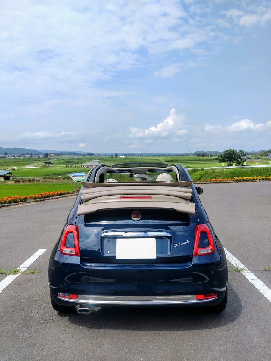 ms06_2_3's tweet photo. 梅雨の晴れ間…チンクの短い夏休み。
今日はあっづみーの帰りに桃🍑を求めて直売所までカルガモドライブ♪
今回は早生品種のふくあかりを購入♪今シーズン初物です😋

#相棒フィアット
#フィアットアンバサダー
#福島の桃 https://t.co/AwPlc1QSFc