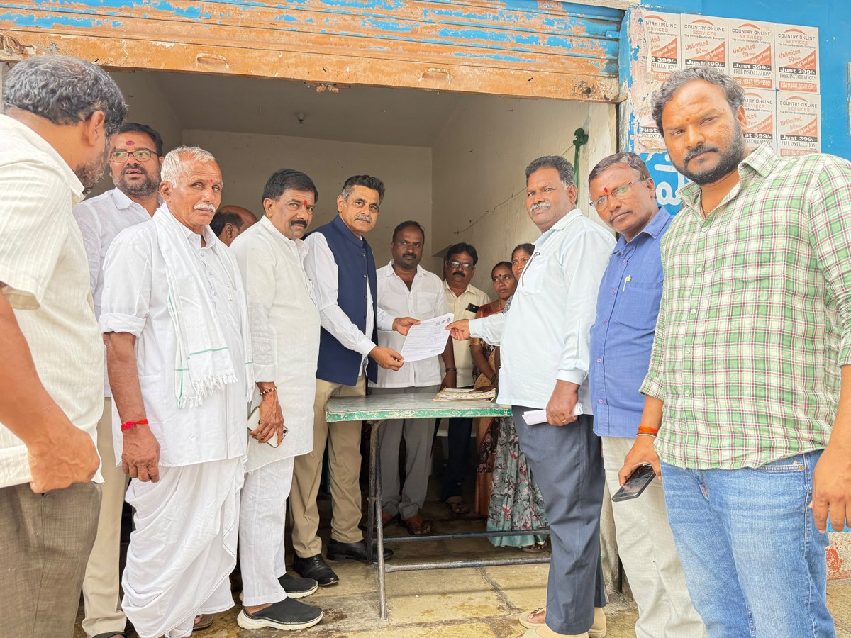 KVishReddy's tweet photo. The BLAs  (Booth Level Agents) who work on the ground explained that while in many areas, less than 70% of the EF (Enumeration Forms) were distributed; all official reports show 100% were distributed.  This is primarily due to wrpng reporting by the lower level officials to the higher ups.
2/n
@CEO_Telangana 
#SIR2026 #ECI #PIBHyderabad 
@sjaju1 
@TelanganaCS