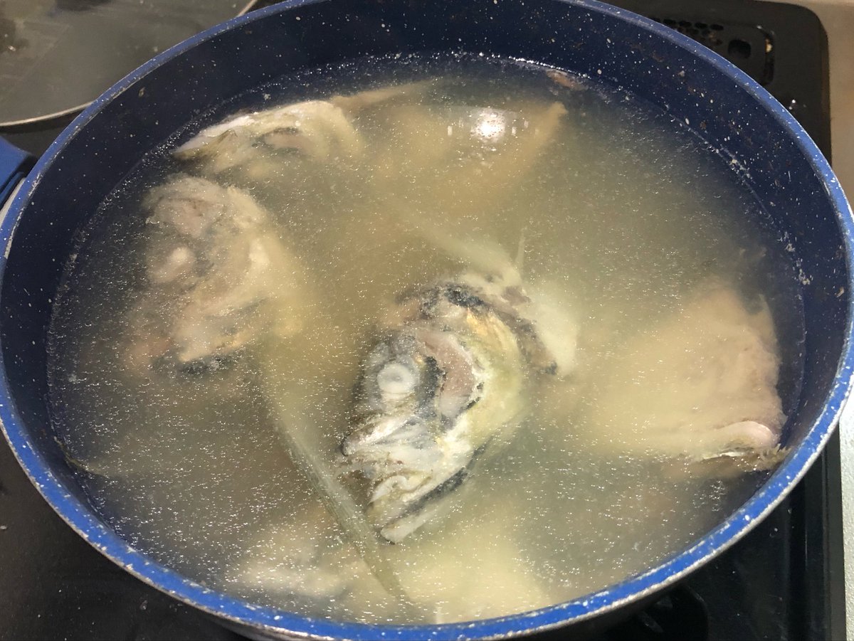 kureusu01's tweet photo. 釣ったアジはアラから良い出汁がでるんよなー、あら汁と炊き込みご飯かな https://t.co/XmpL1hkHfK