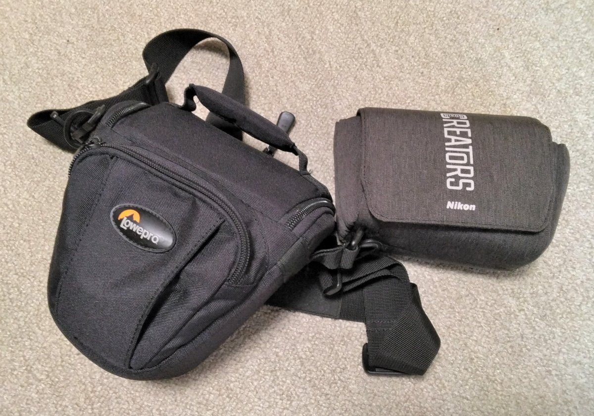 KIRI_ERA's tweet photo. マイニューギア
#LOWEPRO トップローダーミニ

盆休みに大僕と軽い登山をする事になり､#NIKKOR DX18-140/3.5-6.3を担ぐ段取りでキタムラに寄ったら､展示処分価格￥980だったのでゲット｡
色調君とスペアバッテリー入れて･･･ロードバイクではちと重い｡

26mm/2.8も一緒に入･･･ったと言えんなｗ https://t.co/7xLwpTAMwr