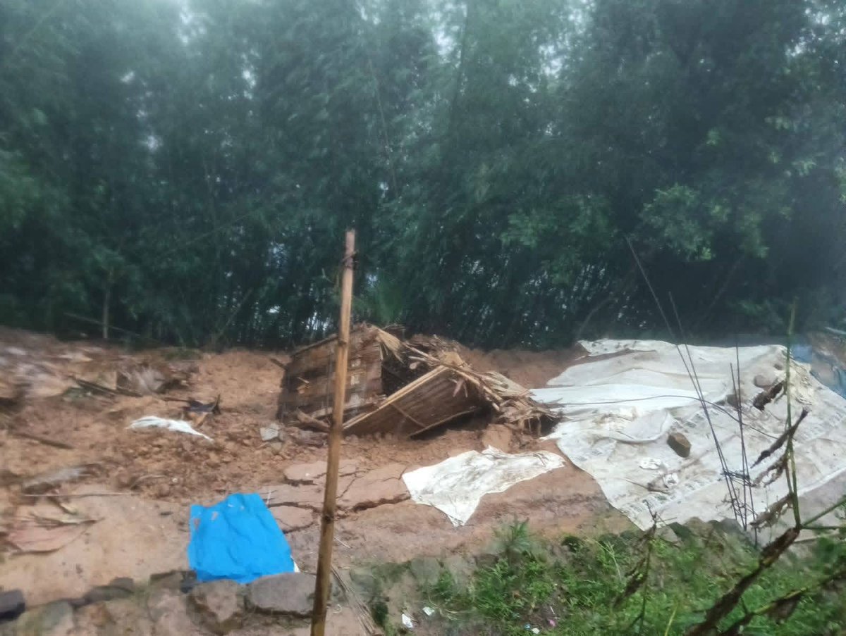 NagaZapu's tweet photo. 🆘 Heavy landslide in Mon District, Nagaland
@PMOIndia @AmitShah @JM_Scindia @UNEP @ndmaindia @NDRFHQ @Neiphiu_Rio @TRZeliang @YepthomiBen
#Nagaland #Landslide #Mondistrict #Heavyrain #sos #SosMon #Mon #Latestnews https://t.co/1MezmASePr