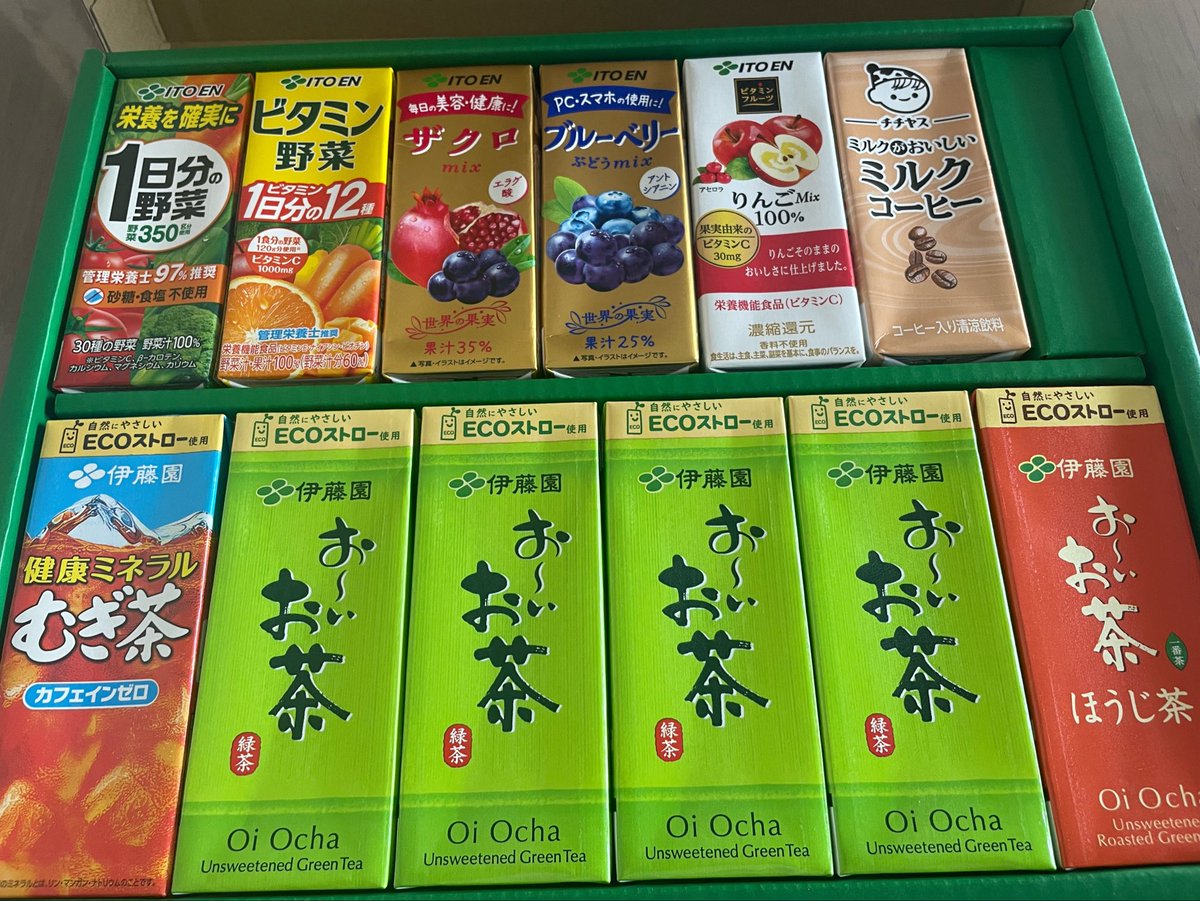 yu_umiko's tweet photo. 伊藤園から株主優待届いた😊✨
お昼は後輩ちゃんと気になってたハンバーガー🍔 https://t.co/Dm8LwMDzBc