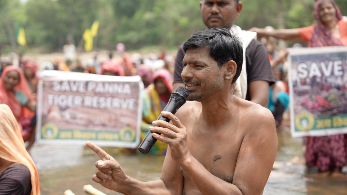 the_hindu's tweet photo. The Madhya Pradesh Police on Sunday (July 19, 2026) morning cleared the site where several tribals have been protesting against the Ken-Betwa river link project and other irrigation projects in Chhatarpur district, and took the protest leader Amit Bhatnagar, who has been on a hunger strike for 14 days, to a hospital, @MehulMalpani reports.

📸:  Special Arrangement

https://t.co/nY13RXSqSX