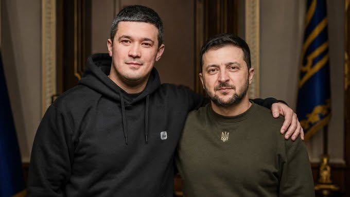 RT by @mikenov: RT by @mikenov: Well, that political drama was short-lived. After getting ousted as Defense Minister, Mykhailo Fedorov is already back—and this time, Zelenskyy handed him the ultimate MilTech infinity gauntlet inside the National Security Council (RNBO). His new "bypassing the old guard generals" starter pack includes:🛸 Direct control over all long-range drones, rockets, and Brave1.💻 A digital, transparent hammer to smash corruption in military procurement. 💰 Keeping his status as Ukraine's chief Western tech investor magnet. The parliament and volunteer groups are letting out a massive sigh of relief. You just can't keep the drone king down. Bureaucracy: 0, Asymmetric War