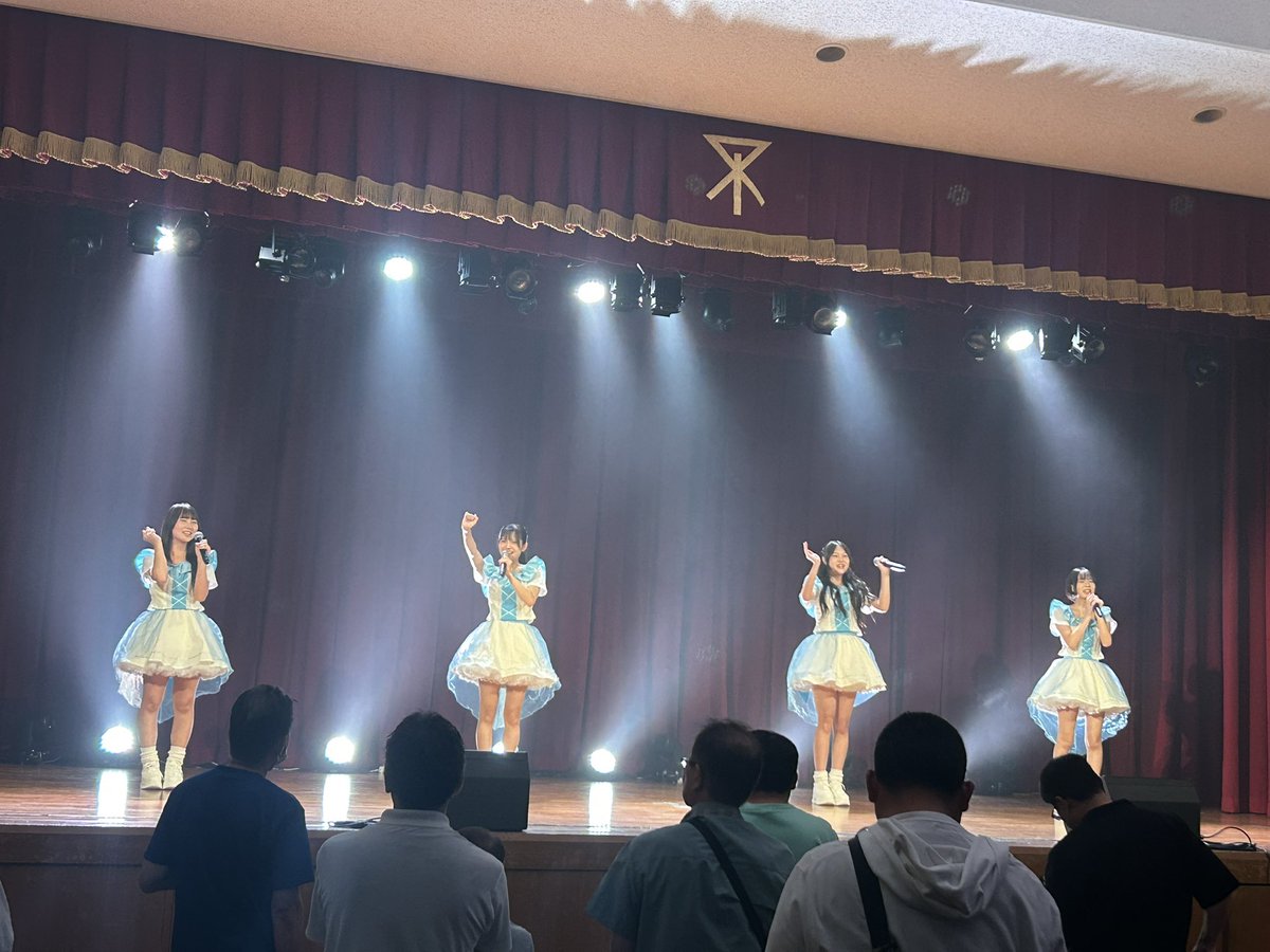 3B03399247's tweet photo. ヲタ友さんと一緒に神戸の新アイドル、マリンステラに。
前回スパワールドに観にいくも特典会なしだったんで、今回は突撃❗️
♪可愛いLOVEをあげる♪今日も青春ありかもねと新曲2曲の4曲を歌いあげました。
新加入の璃珠(りみ)ちゃんとも写メを😊
#MarineStella https://t.co/jPV76QNZwX