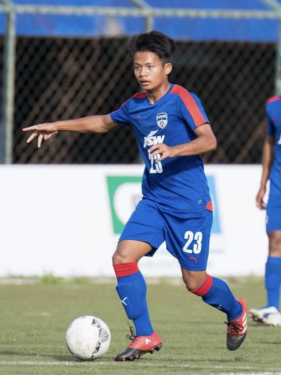 bengalurufc's tweet photo. Throwback to when the #BlueColts faced Avispa Fukuoka U18 at the Bangalore Football Stadium in 2017. ๐ต
Almost a decade later, they'll take them on in Fukuoka for their last match of the #RFDL Exposure Tour. โฝ
#WeAreBFC https://t.co/aDCAuBg0Qu