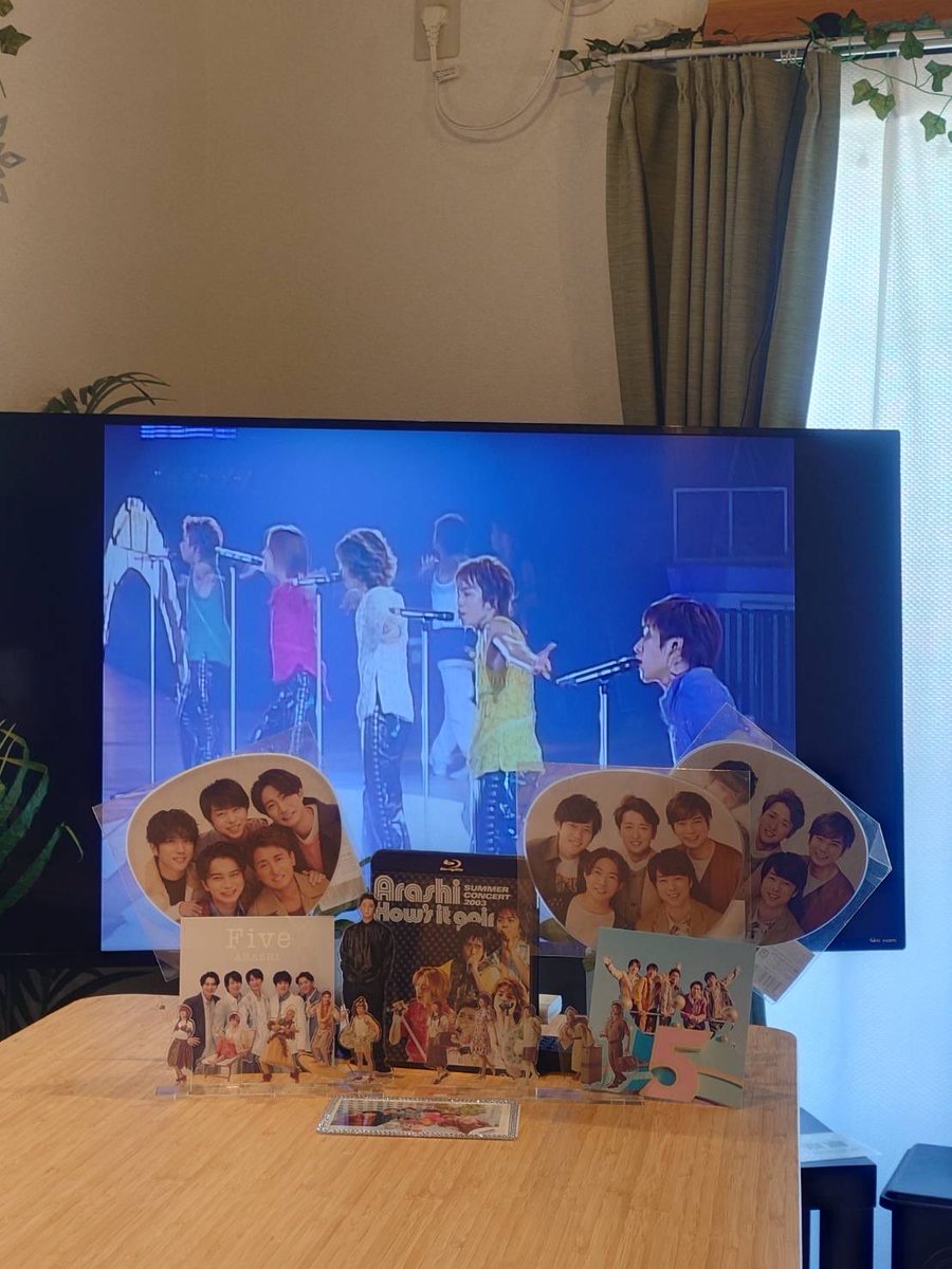 purple_pineJ's tweet photo. 第一回久しぶりのふりかえり嵐会
色々発見あって楽しい😆
全部💿見返すよ
#throwbackARASHI
#howsitgoing https://t.co/LunoUFAYI7