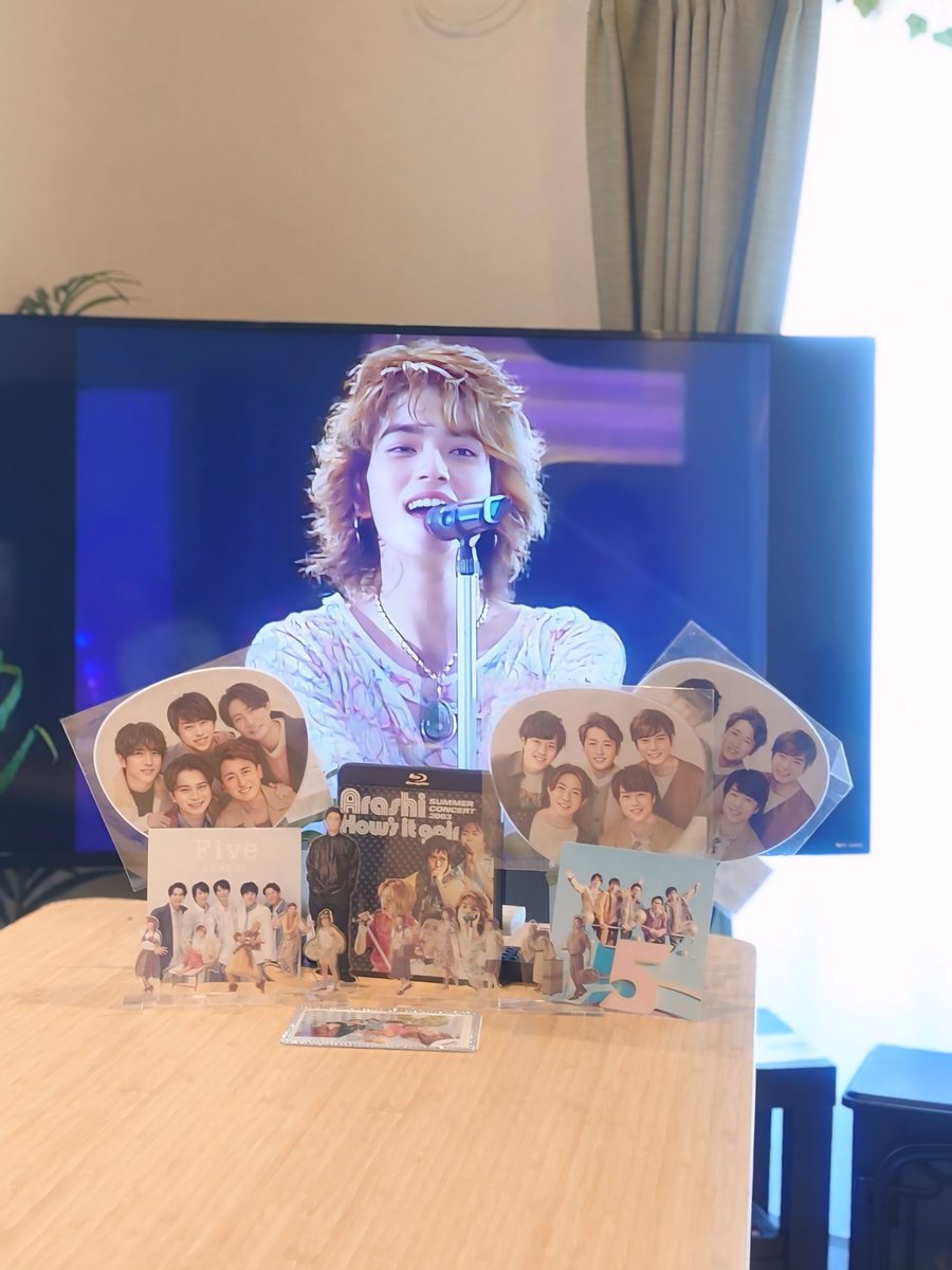 kamesagu's tweet photo. イツメンによる第1回開催✨
もう懐かしすぎる🤣
嵐が残してくれた宝物達を楽しむ
💜❤️💚💛💙
#Howsitgoing #throwbackARASHI https://t.co/5G5x24kPiQ