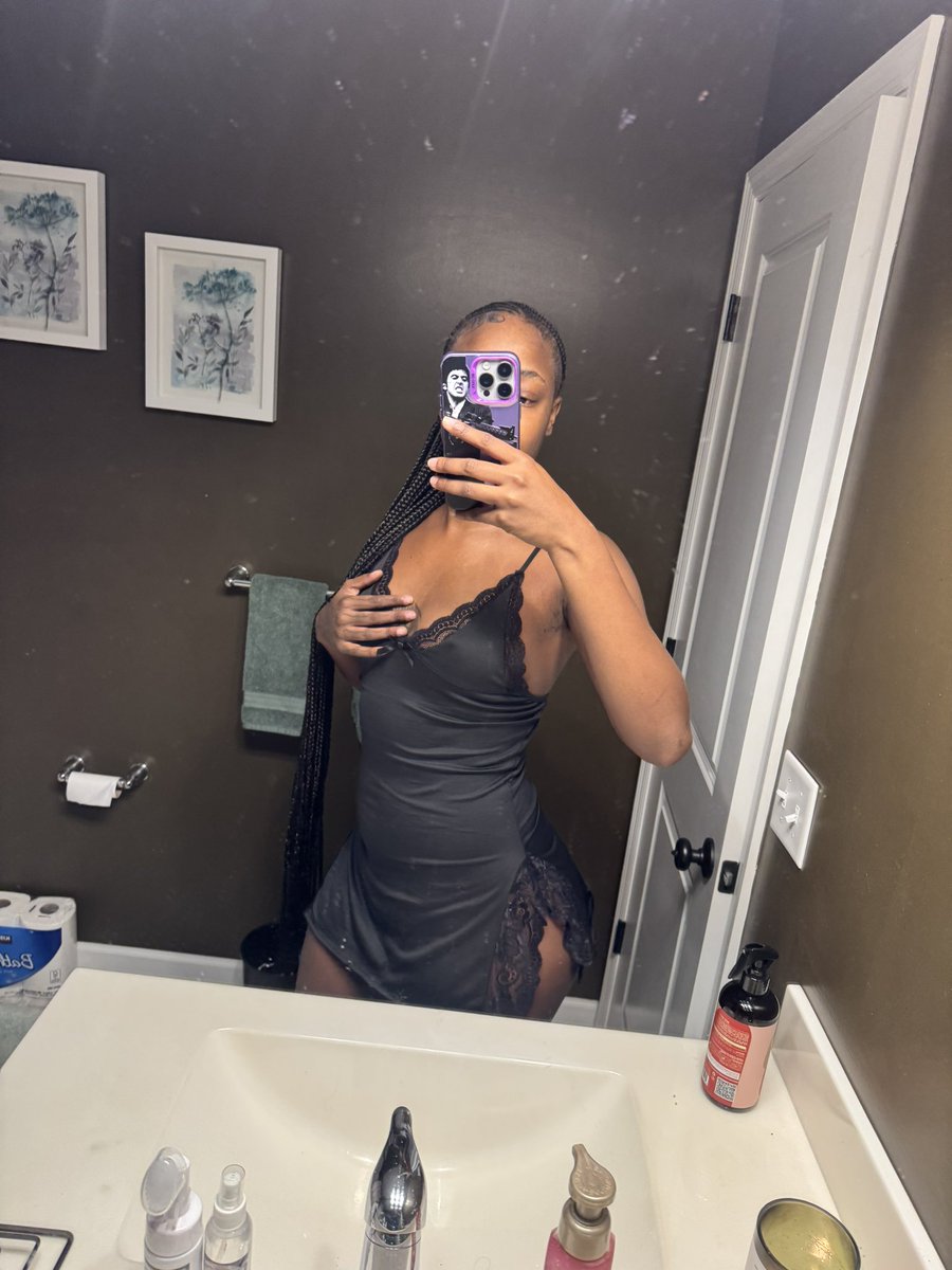 NavyySimone's tweet photo. sexy black lingerie 😽 https://t.co/QwGWnMck1F