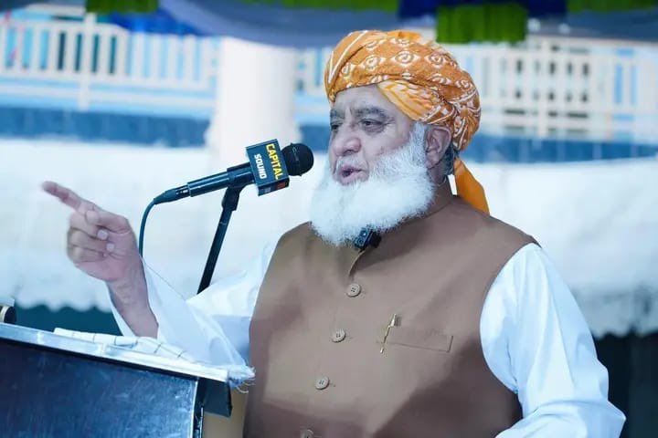 MustafaMeer01's tweet photo. مردِ آہن مولانا فضل الرحمٰن کو بدنام کرنے کی ہر مہم نے صرف ان کے کردار کی عظمت کو مزید نمایاں کیا ہے۔

#مرد_آہن_مولانا

#پروپیگنڈہ_برگیڈ

#چوکیدار_وڑگیا https://t.co/Xq833vaV4r