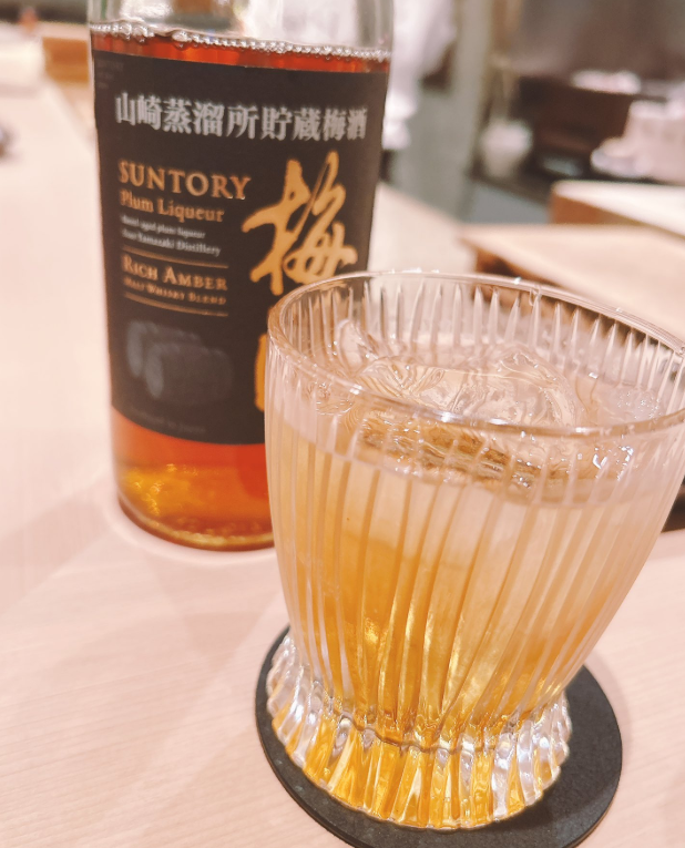 FruitPanchi's tweet photo. 週末のご褒美に、肉串とウイスキー🥩🥃
香ばしく焼けたお肉は、外はカリッと中はジューシーハイボールもいいけど、今日はロックでゆっくり
一週間お疲れさまでした今夜はのんびり楽しみます
#晩酌 #肉串 #ウイスキー #週末ごはん #食べ歩き https://t.co/V0SKYE2OeB