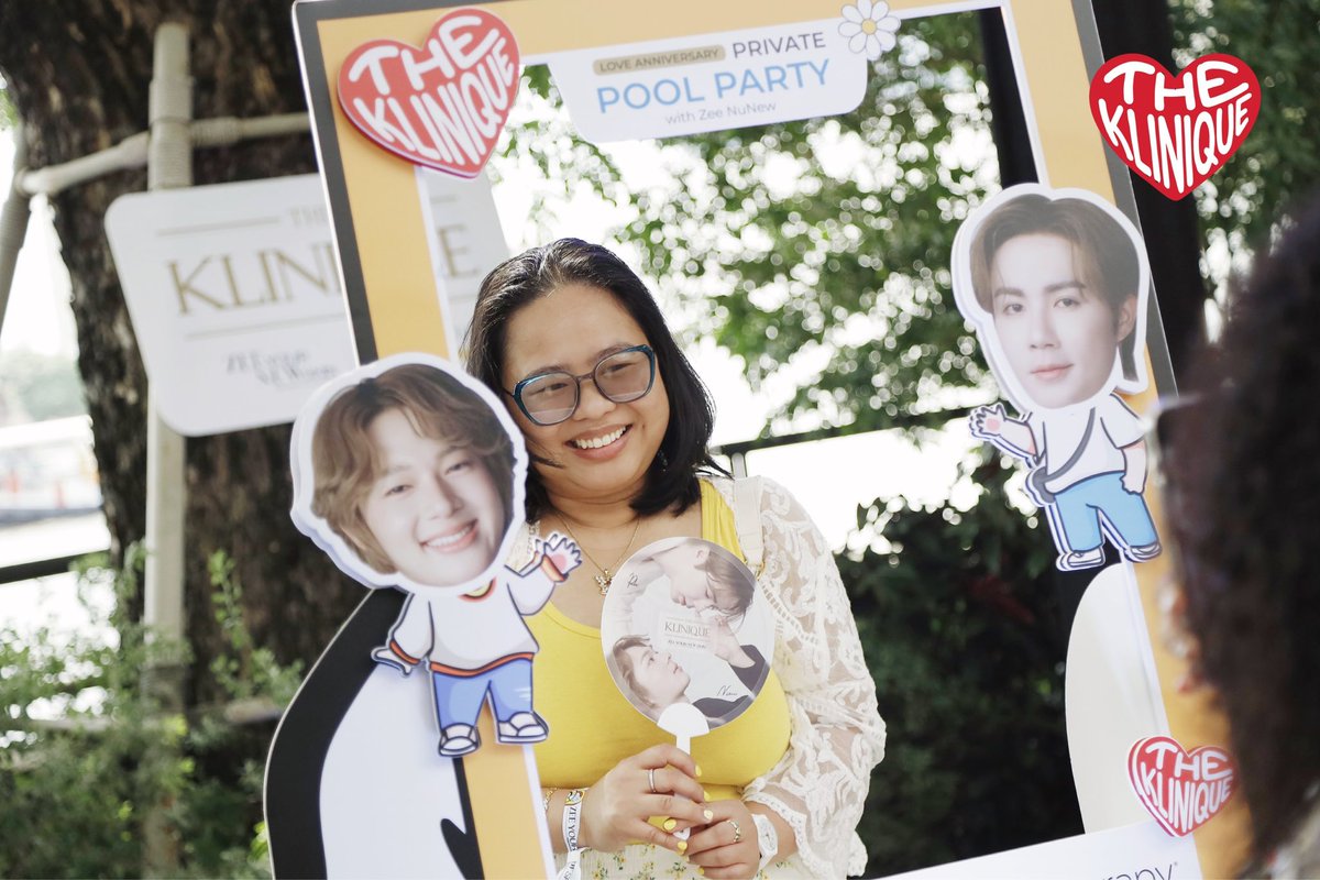 tkcinter's tweet photo. The atmosphere was filled with warm smiles and heartfelt moments. 💛🤍
.
#ZeeNunewPrivatePoolParty #LoveAnniversaryPrivatePoolPartywithZeeNuNew
#THEKLINIQUEXZeeNuNew #ZeeYourNewSkin https://t.co/LCP1ZDcW4N