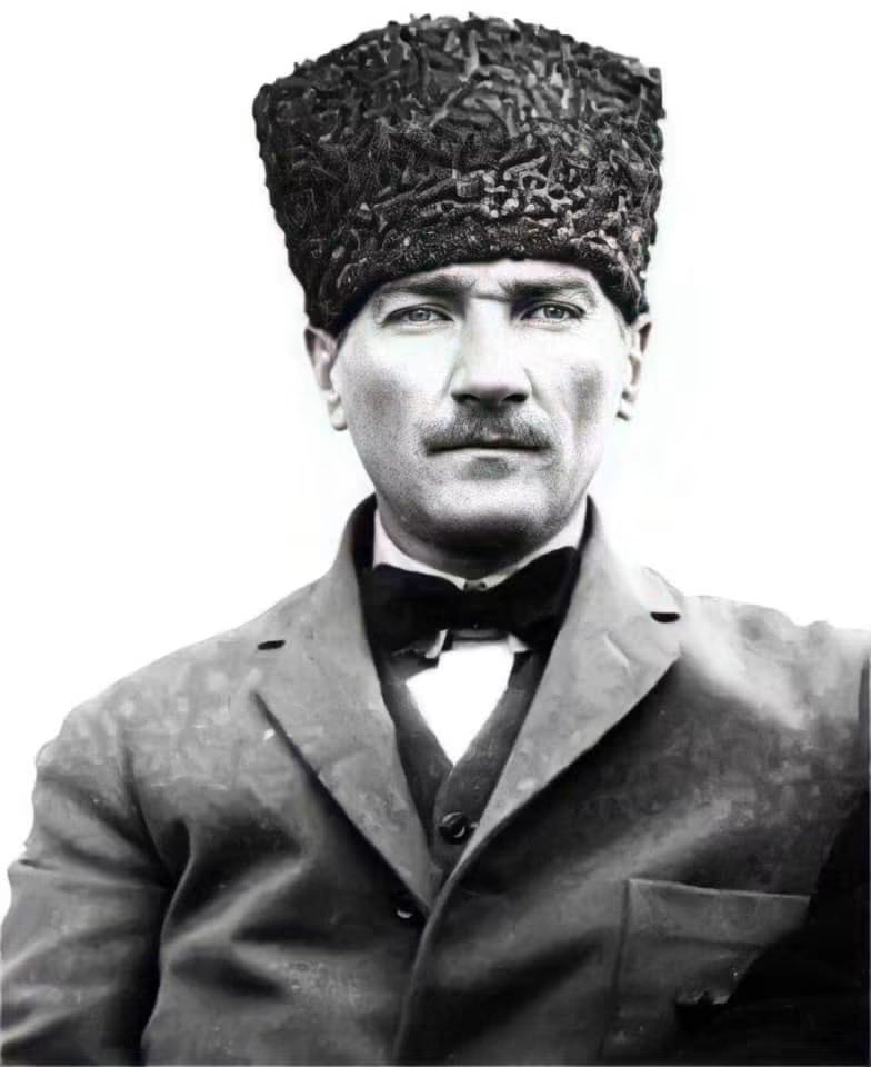 Aygan0734's tweet photo. “Ecdadın yazdığı binlerce yıllık  tarihi okumaktan aciz olanlar, düşmanın yazdığı kaderi yaşamaya mahkumdurlar.”

Gazi Mustafa Kemal ATATÜRK https://t.co/QCjhgNjgaW
