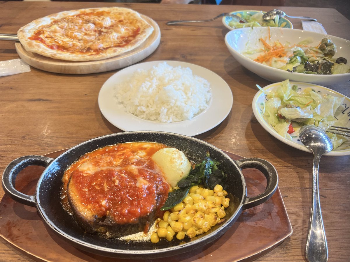 sha_otoge's tweet photo. ポルケッタ初めて食べたけど美味しかった！！ https://t.co/Q6y2OHigg1