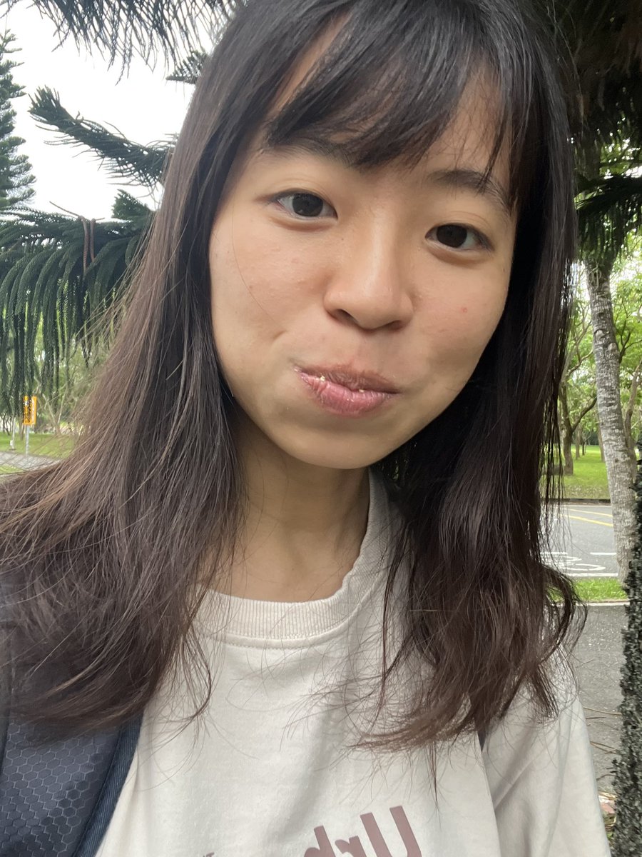 delci_18's tweet photo. 蛋黃很乾差點噎死在校門口旁邊 https://t.co/d3qiNt81g5