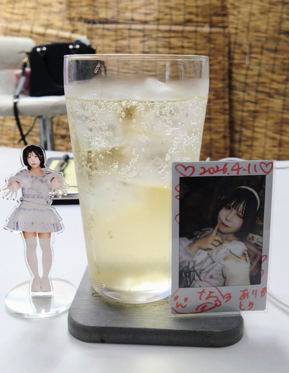 yuzolive's tweet photo. ちょっと大須のCAFEで休憩🍸️
なるちゃん🦭とカンパーイ🥂
#なる帝国
#PIXIE https://t.co/Tjul19pEqi