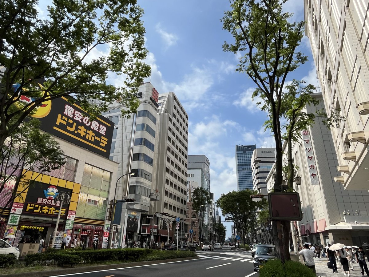 ppnnmvio's tweet photo. イマソラ🏙️(๑･̑◡･̑๑)33度
街にもどりました⛱️日傘をさす人々 https://t.co/1wplza7a88