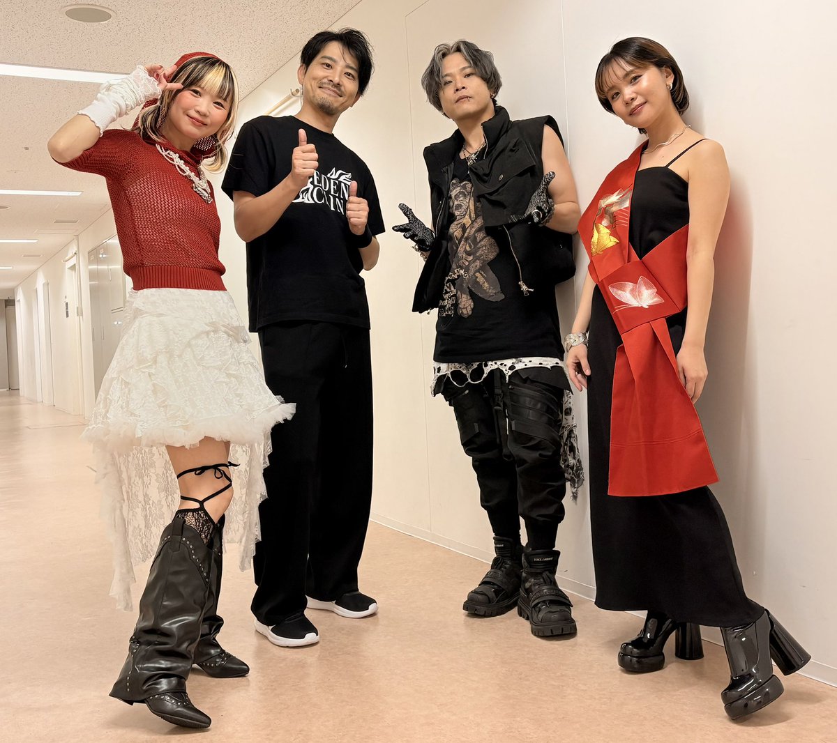 shigekixmini's tweet photo. #アナザーエデンコンサート
音楽の祭典2026
しげき的なシンガーの皆様と楽屋にてパシャリ！
皆さんと創り上げてきたアナデン歌唱曲、ゲーム内だけではなく、コンサートでお披露目する事ができて、感無量でございます！
小寺可南子さん、吾龍さん、西澤幸奏さん、本当に素敵なシンガーで私は大好きです！
また、お三方共に素晴らしい作詞家でもあります！
リハで皆さんの歌声を聴いて、感極まってこれまでの思い出と共に涙が溢れてきました。
このご縁を大切に、アナザーエデンの世界を作り続けていきたいと私は願います。
