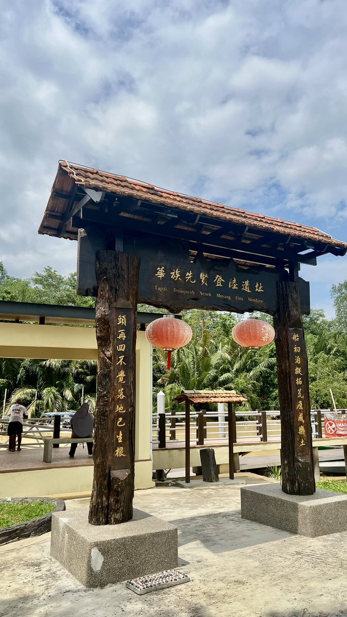 MelGohCNA's tweet photo. Pasir Panjang , 老港 : On the campaign trail in Negeri Sembilan . Meeting village folks and discovering quaint places that are steeped in local history . Have you been ? https://t.co/QRM2XSK6Ai