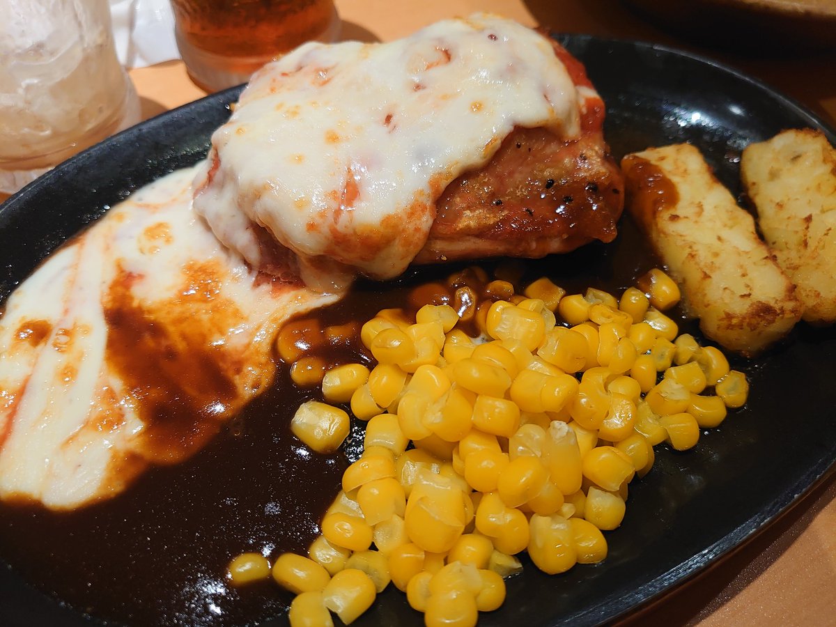 ii_ietora's tweet photo. サイゼリヤに差し込みメニューでチキンがある時は両方同時に食べるのがイタリア流とされている。 #山田食べます https://t.co/c8SqMnVyik