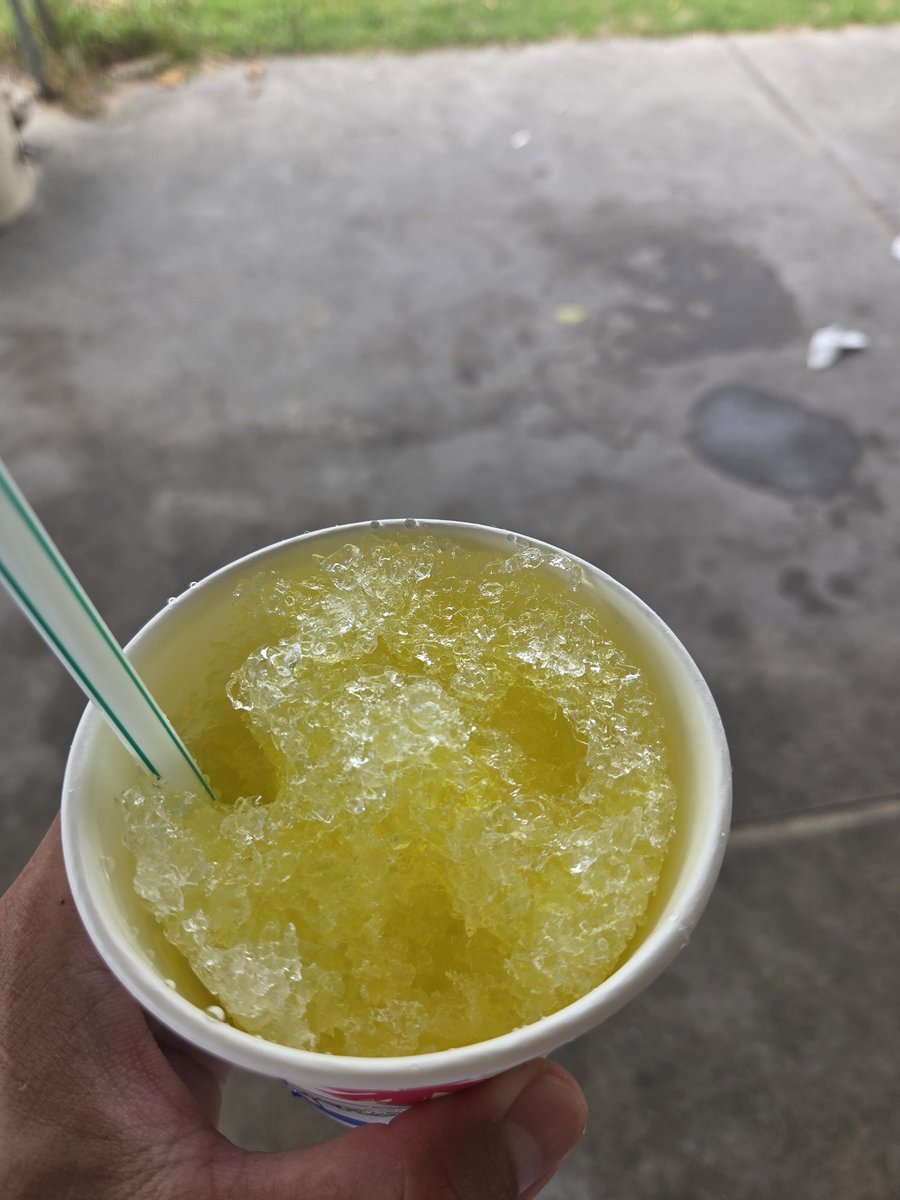 yutty_WACK's tweet photo. ゆーきちゃんに渡されたかき氷🍧
これを超えるかき氷は無い！ https://t.co/gey1sBPeH8