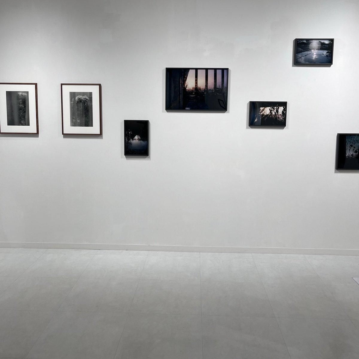 mi__stay's tweet photo. 本日のおめあては、ヒカリエ8階の写真の展示。
数年前のKYOTOGRAPHIE で知った頭山ゆう紀の作品が見たくて。
と思ったら、はるさん @uedaharuki と二人展をされてた中井菜央さんも参加してらしたり、ほかにも印象に残った写真家さんもあり（吉田多麻希、清水裕貴）、行けて良かった https://t.co/pnIcsVlDZT