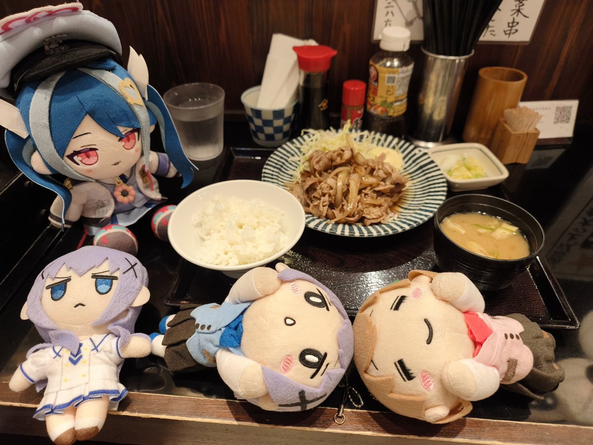 Poporon_Chino's tweet photo. ビッグサイトから都バスで八重洲口まで行って、日本橋で記念撮影してから、ランチとデザート。秋葉原で、きらま回収して帰宅予定。 https://t.co/hbJV81Dujc