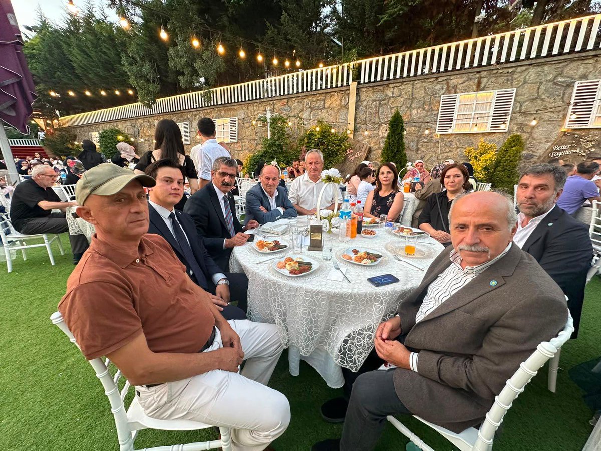 iyiparti_34's tweet photo. Parti Sözcümüz Buğra Kavuncu, İl Başkanımız Yücel Coşkun, GİK Üyemiz Ruşen Şık, il yöneticilerimiz ve ilçe başkanlarımızla birlikte; eski İl Başkan Yardımcımız Yaşar Özkan’ın kıymetli kızı Burcu ile Michal çiftinin nişan merasimine katılım sağladık.

Evliliğe giden bu hayırlı yolda ilk adımlarını atan Burcu ve Michal çiftini yürekten tebrik eder, sevgi ve huzur dolu bir ömür dileriz.