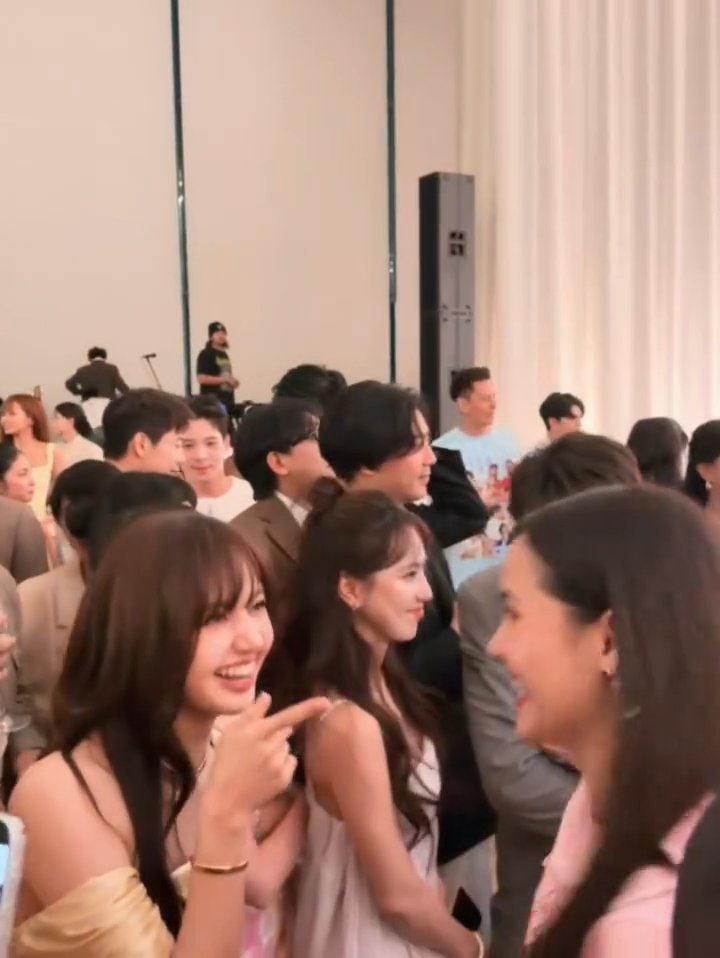 PandoraShots's tweet photo. ลูกสาวคนใหม่ของแม่ปลาป่ะคะ 🤭 

พี่แคท พี่ญ่า น้องลิซ
#NYเขยนอร์เวย์สะใภ้ขอนแก่น https://t.co/e87PjHgGLL