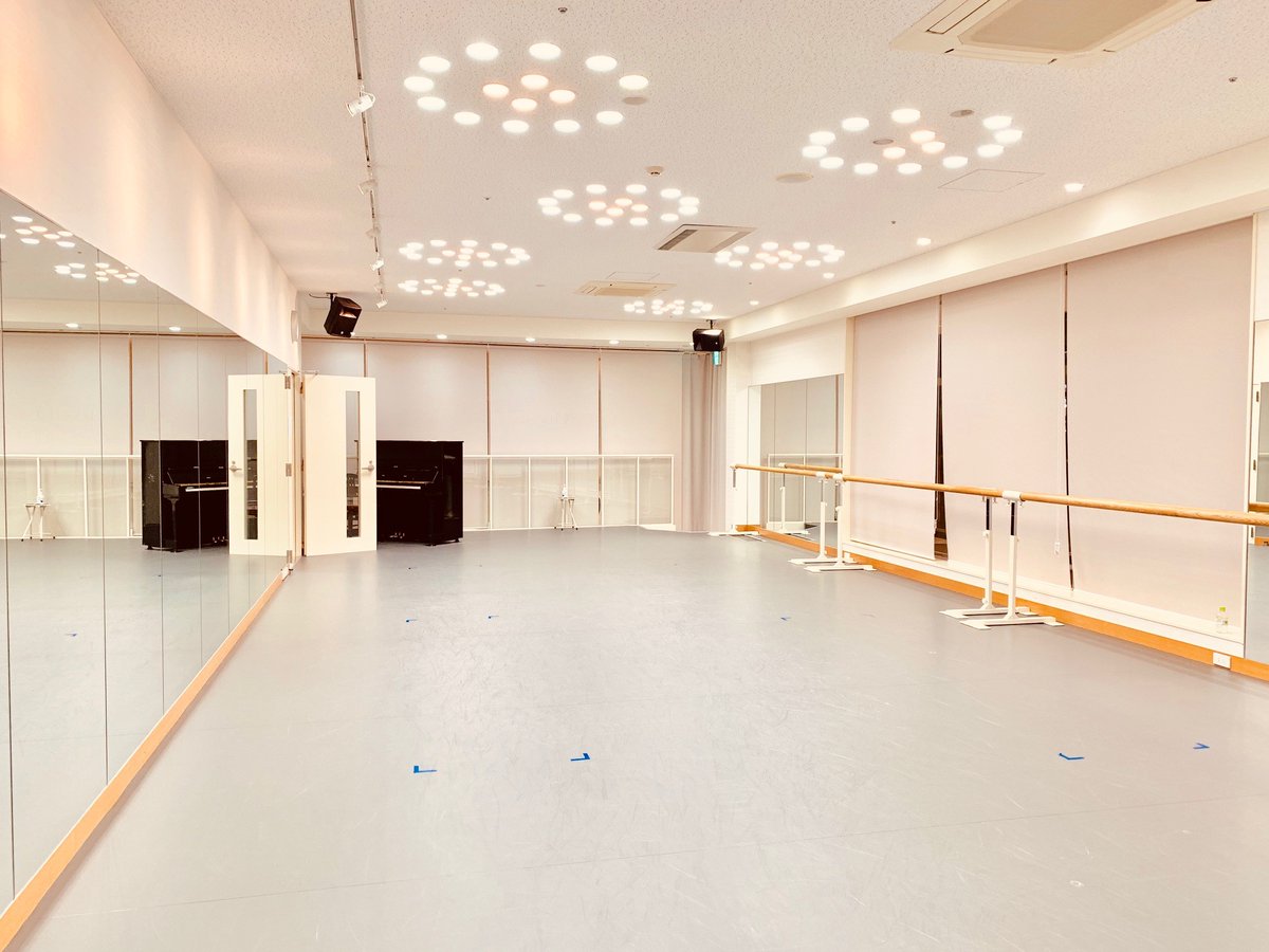 ChacottC_Tokyo's tweet photo. 【たまプラーザスタジオ】7/20（月祝）10:20～「バレエ基礎」は小島沙彩先生、12:15～「ポワント入門」は永田雄大先生による代行となります🌻バレエ基礎は、この日のみ、いつもより10分早い10:20開始となりますのでご了承くださいませ。皆さまのご受講をお待ちしております🩰 https://t.co/G7JeG2scYc
