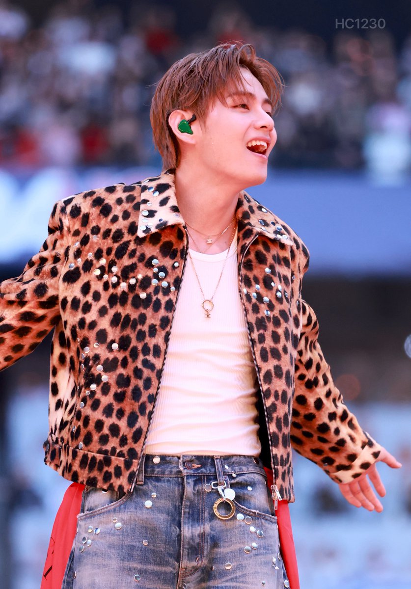 HC1230v's tweet photo. 260717 Paris Day1

#V_WORLDTOUR_ARIRANG_PARIS_D1
#뷔 #태형 #TAEHYUNG 
#방탄소년단 #BTS @BTS_twt https://t.co/TZVDzH5zwP