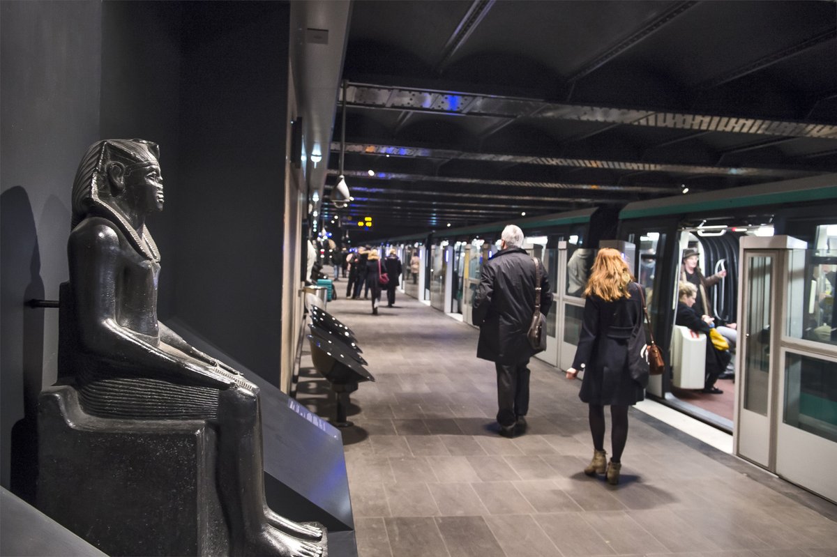 Ligne1_RATP's tweet photo. [Anniversaire 🎂] Le métro parisien fête ses 126 ans ! La #ligne1 est inaugurée le 19 juillet 1900 avec la mise en service du premier tronçon entre Porte de Vincennes et Porte Maillot.
@idfmobilites opéré par #RATP https://t.co/TmTKX3Q486