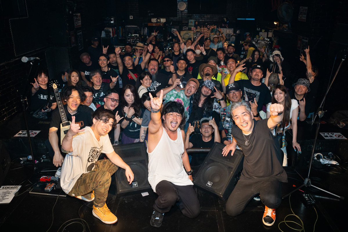 taka_drums's tweet photo. 昨日はKAMINARI企画ハイボルテージin 新宿WildSideTokyoでした！対バンの皆さん、スタッフの皆さん、来てくれたお客さんありがとうございました！
K5さんライブ中もみくちゃになってて大変そうでした！
お疲れ様でした！ https://t.co/OlOzpq12PX