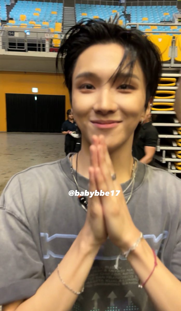 babybbe17's tweet photo. 260718 밋그 M&amp;G 운학

น้องอุนพูดไทยชัดมากกกกกก
ละยกมือไหว้สวัสดีด้วยแบบ ฮื่อ
เด้กเร้ก น่ารัก ยิ้มหวานของป้า
🐻🧶🙏🏼

KNOCK ON Vol.2 IN SEOUL 
#BOYNEXTDOOR #보이넥스트도어  #woonhak https://t.co/bDXb7yX6Oc