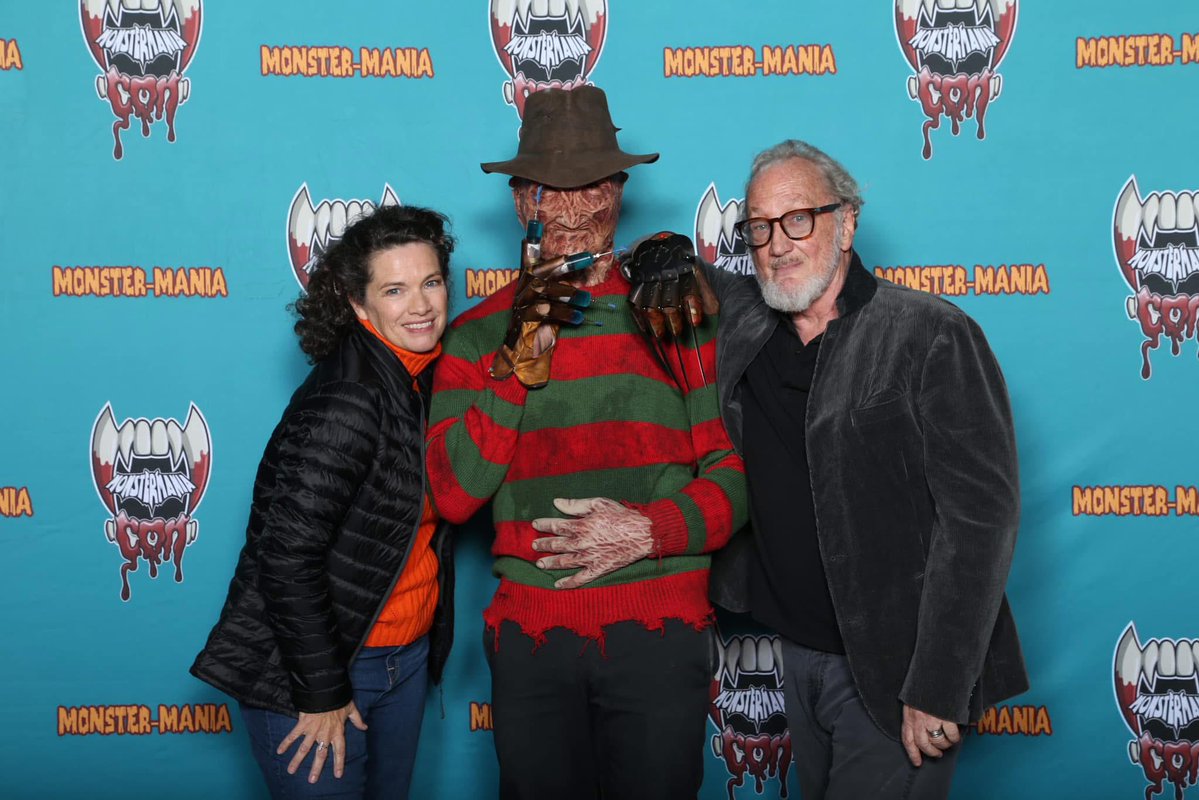 horrorcos_flyty's tweet photo. Me (Middle) as “Freddy Krueger” cosplay w/ both @RobertBEnglund &amp; @heatherlangenk at @MonsterManiaCon 52‼️💪🏽

#cosplayer #robertenglund #horror #cosplaying #cosplayphotography #anightmareonelmst #nightmareonelmstreet https://t.co/J6wH4uh3sc