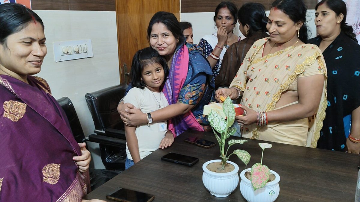 BJMCMahilaOD's tweet photo. Glad to interact with fellow BJMC members during my visit to the State Office in Bhubaneswar.

Meaningful discussions and a shared commitment to strengthening our organisation and workers' welfare.

#BJMC #TeamBJMC #Odisha #MahilaMorcha https://t.co/INsmWDZmof
